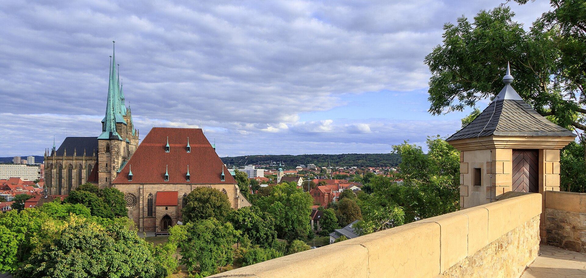 Blick vom Petersberg auf Erfurt mit Dom und Severikirche