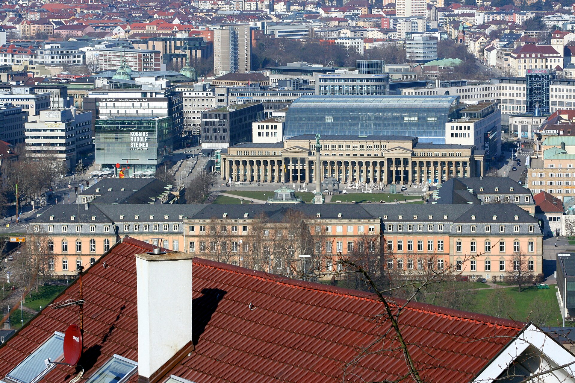 Schlossplatz mit Neuem Schloss und Königsbau in Stuttgart